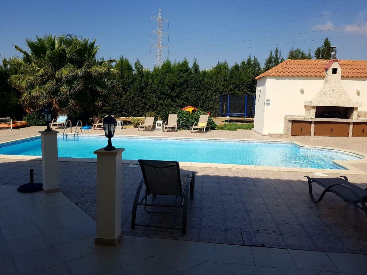 Larnaca Mansion Ideal For 3 Families Or More Exterior foto