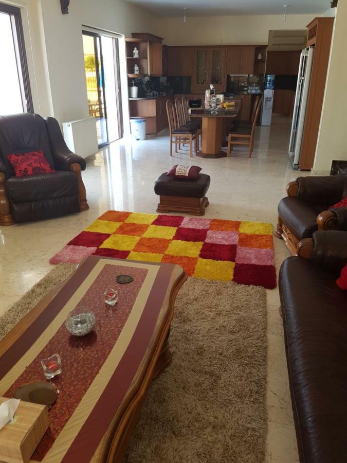 Larnaca Mansion Ideal For 3 Families Or More Exterior foto